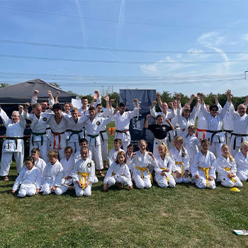 Gruppenbild der Teilnehmer des Familiensporttags 2024